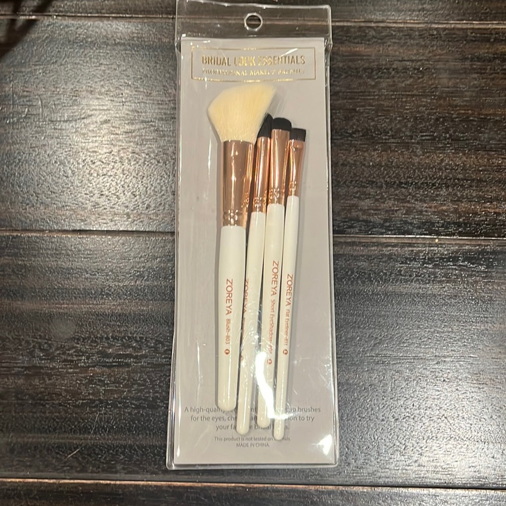 Makeup brushes (pack of 4)